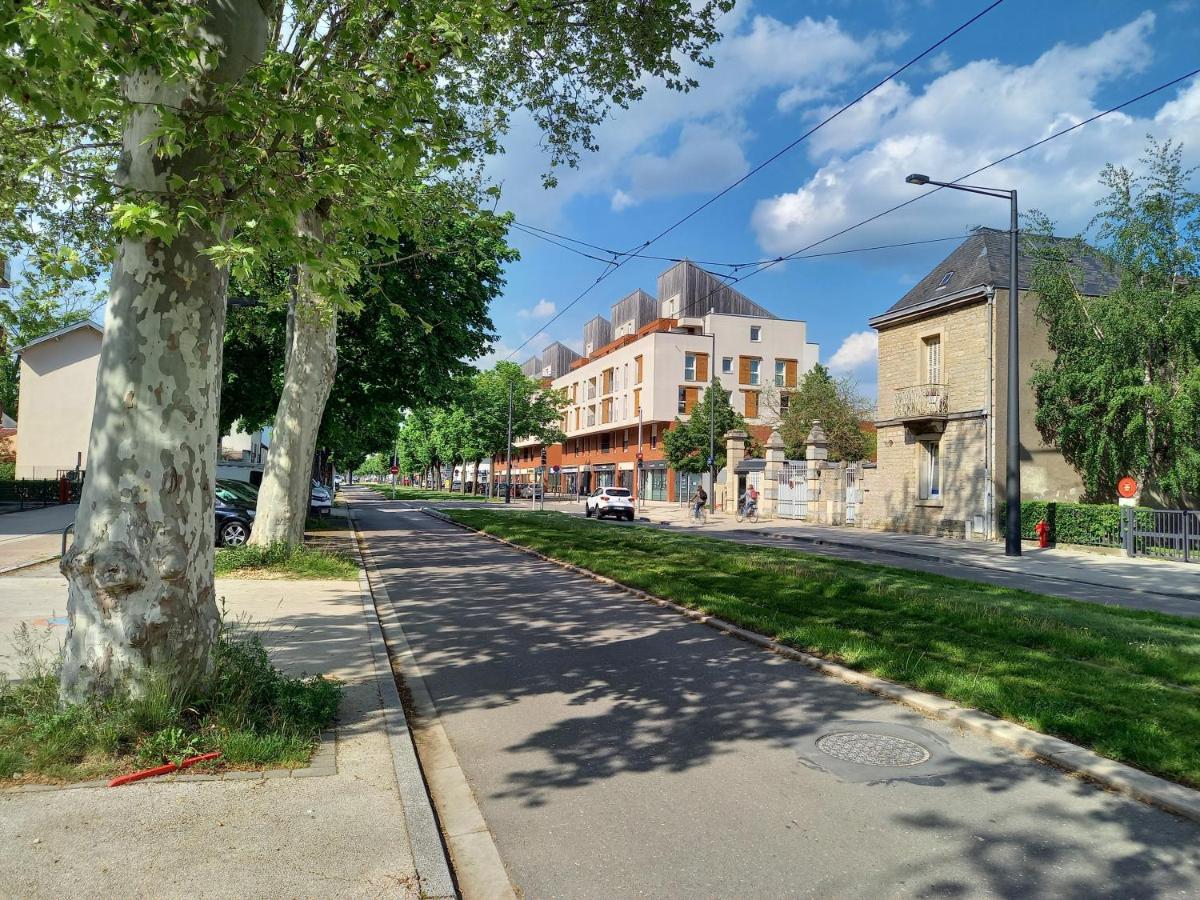 Avec Terrasse En Calme A Dijon. Appartement *